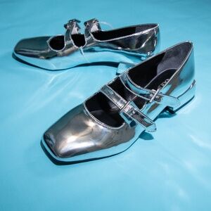 Gianni Bini Bon-Jour Metallic Silver Mary Jane Shoes, Size 8- Never Worn